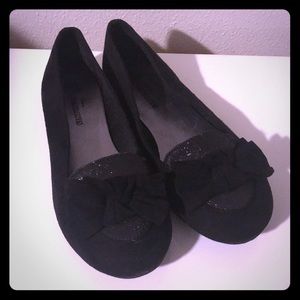 Girls black flat shoes